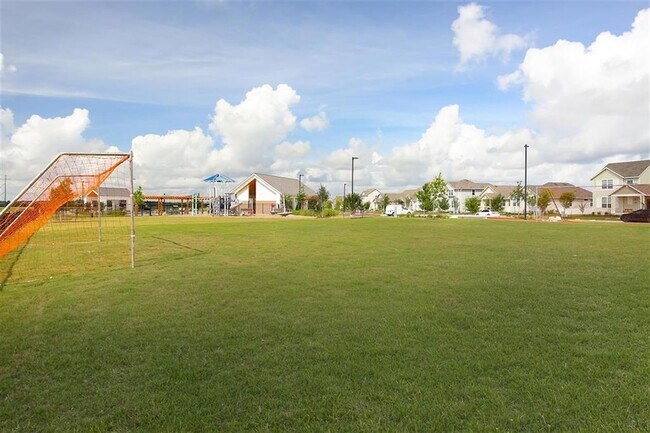 Building Photo - 195 Hortus Dr
