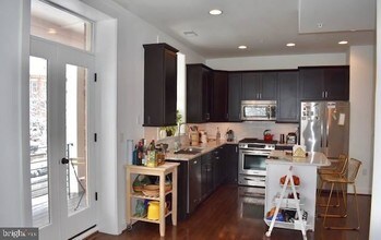 Building Photo - 1249 Kenyon St NW