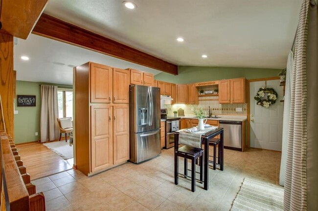 Building Photo - 6409-6411 Hammersley Rd Duplex