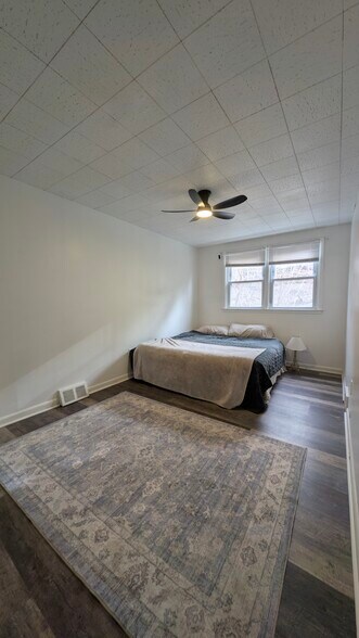 Building Photo - 7038 Valley Ave