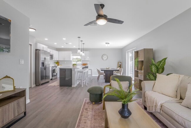 Building Photo - 6827 San Bruno Dr