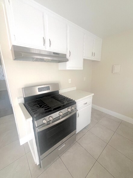 Building Photo - 587 Silverwood Ave