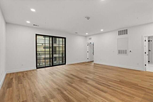 Building Photo - 4315 S Congress Ave