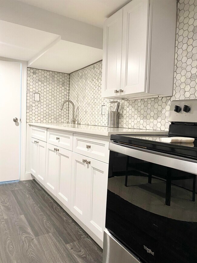 Building Photo - 61 Chestnut St