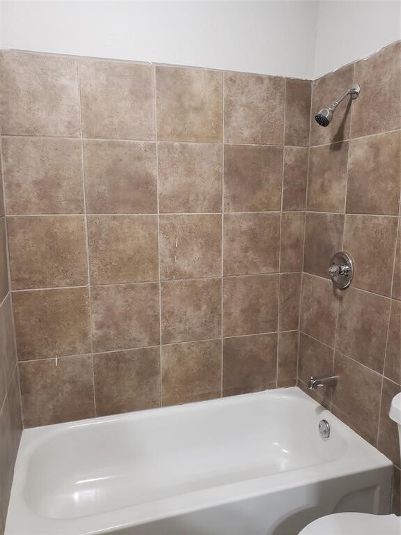 Building Photo - 3304 Sandpiper Dr