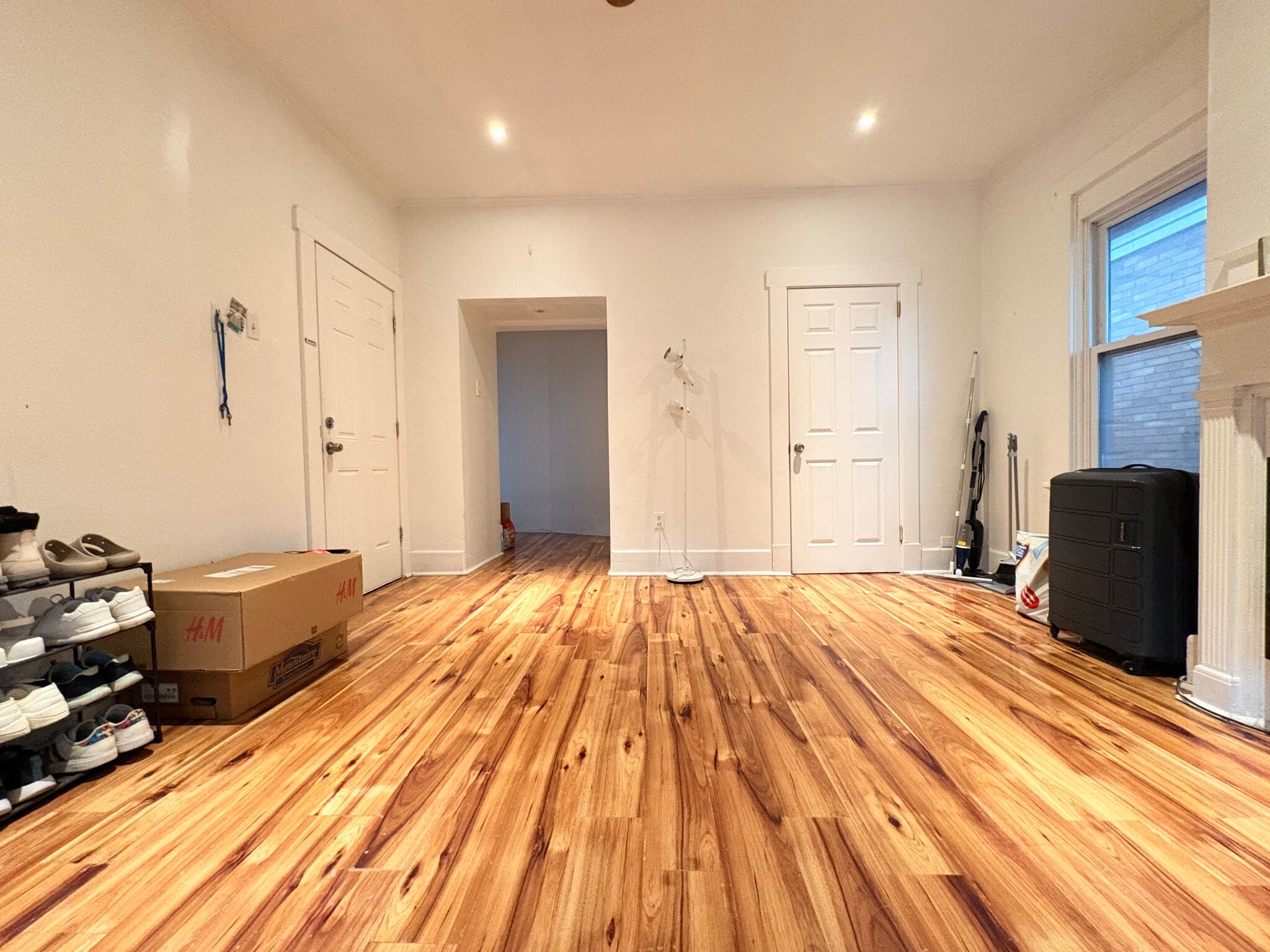 Building Photo - 5818 Hobart St