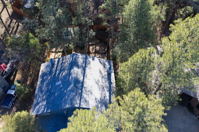 Building Photo - Spacious 3 Bed, 3 Bath Home in Hidden Valley Ranch!