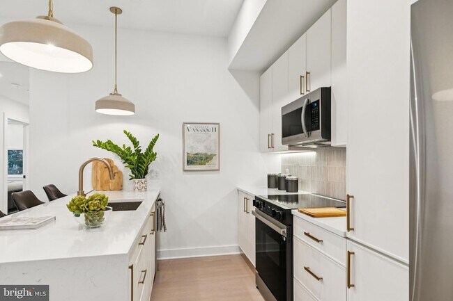 Building Photo - 30 W Allens Ln