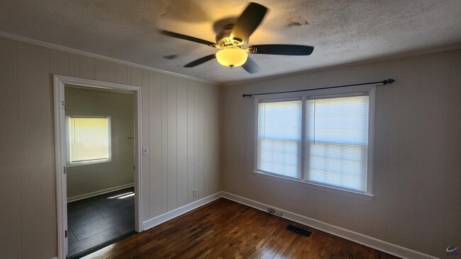Building Photo - 1211 Sunset Ave