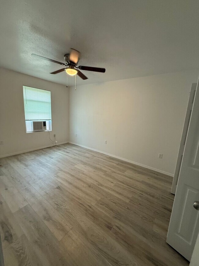 Building Photo - 1043 Monet Dr