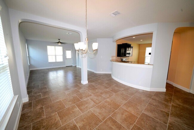 Building Photo - Immaculate rental now available in coveted...