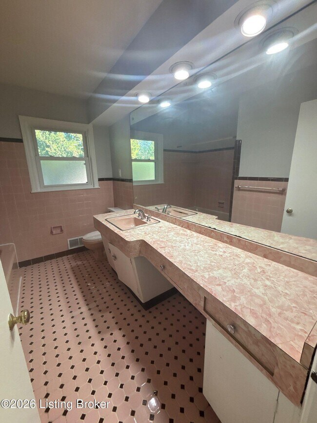 Building Photo - 2716 Sharon Way