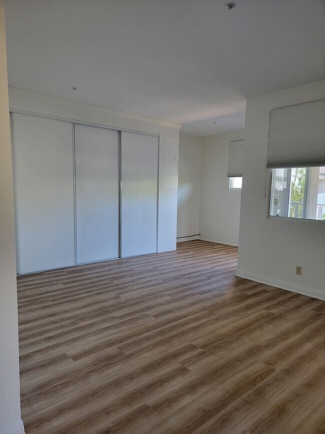 Building Photo - GEM IN THE VILLAGE- COX CABLE and WIFI INCLUDED IN THE RENT!