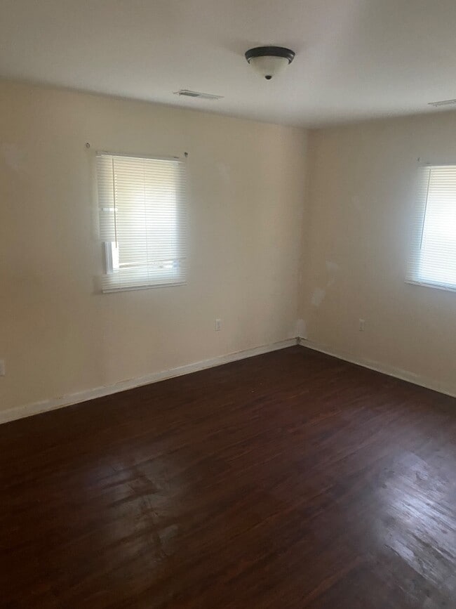 Building Photo - 1810 Ozone Ct