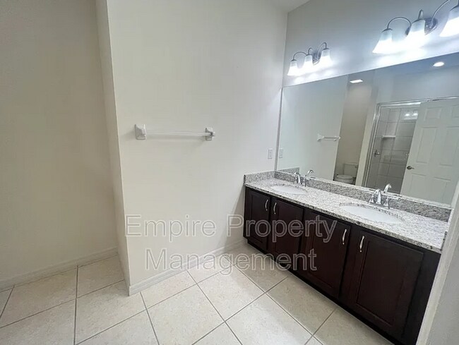 Building Photo - Charming 3 Bed 2 Bath with Screened Lanai in North Port