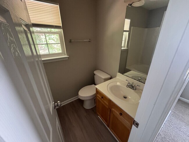 Building Photo - 5819 Hamilton Oaks Dr