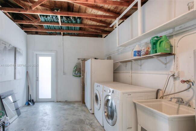 Building Photo - 8265 SW 150th Dr