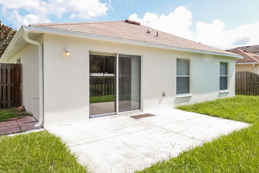 Building Photo - 18114 Cypress Bay Pkwy