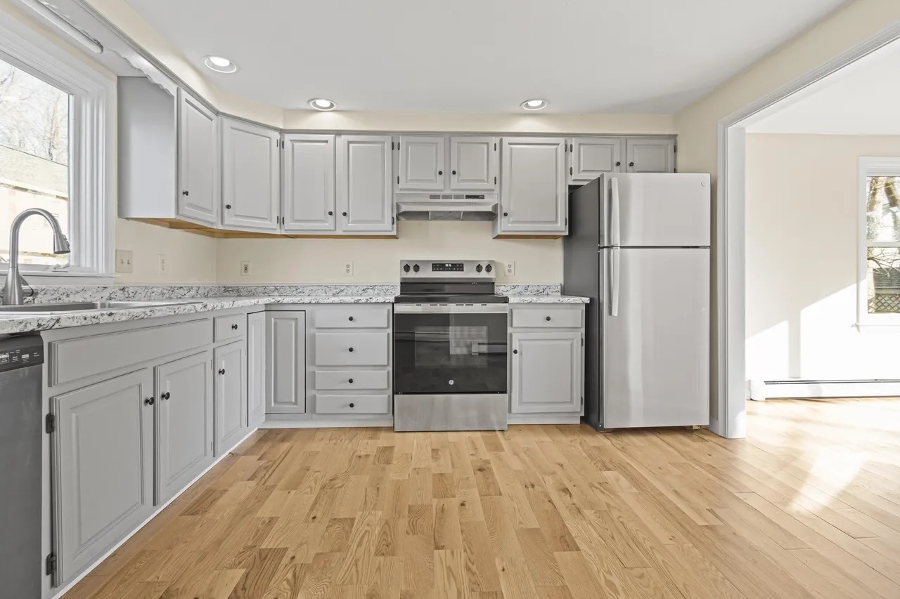 Kitchen - 162 Beach St