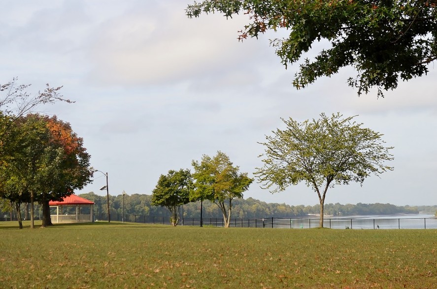 Enjoy the John A. Roebling Park, only a 4 - 110 4th Ave