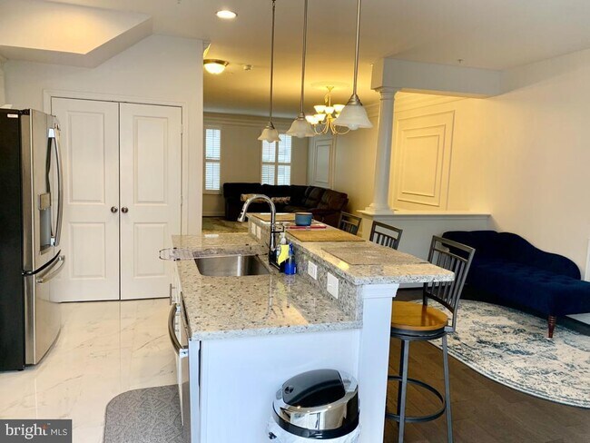 Building Photo - 118 Vanguard Ln