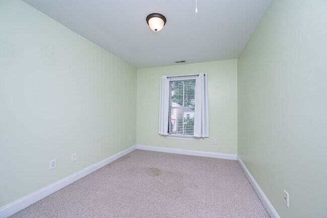 Building Photo - Modern 3BR/2.5BA Oregon Hill Townhome with 2-Car Garage — Walk to VCU & James River — $2,550/mo!