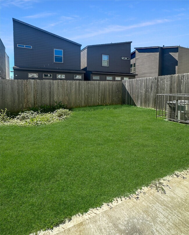 Building Photo - 4702 Oats St