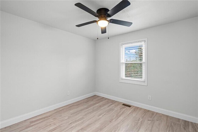 Building Photo - 1342 N Hampton Rd