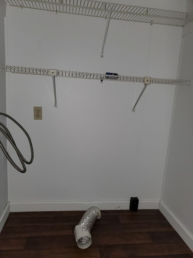 Building Photo - Ready to Move in