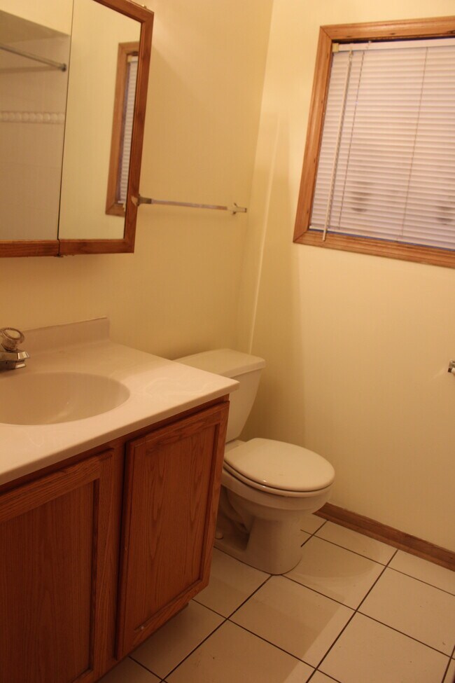 Building Photo - 2451 W Taylor St