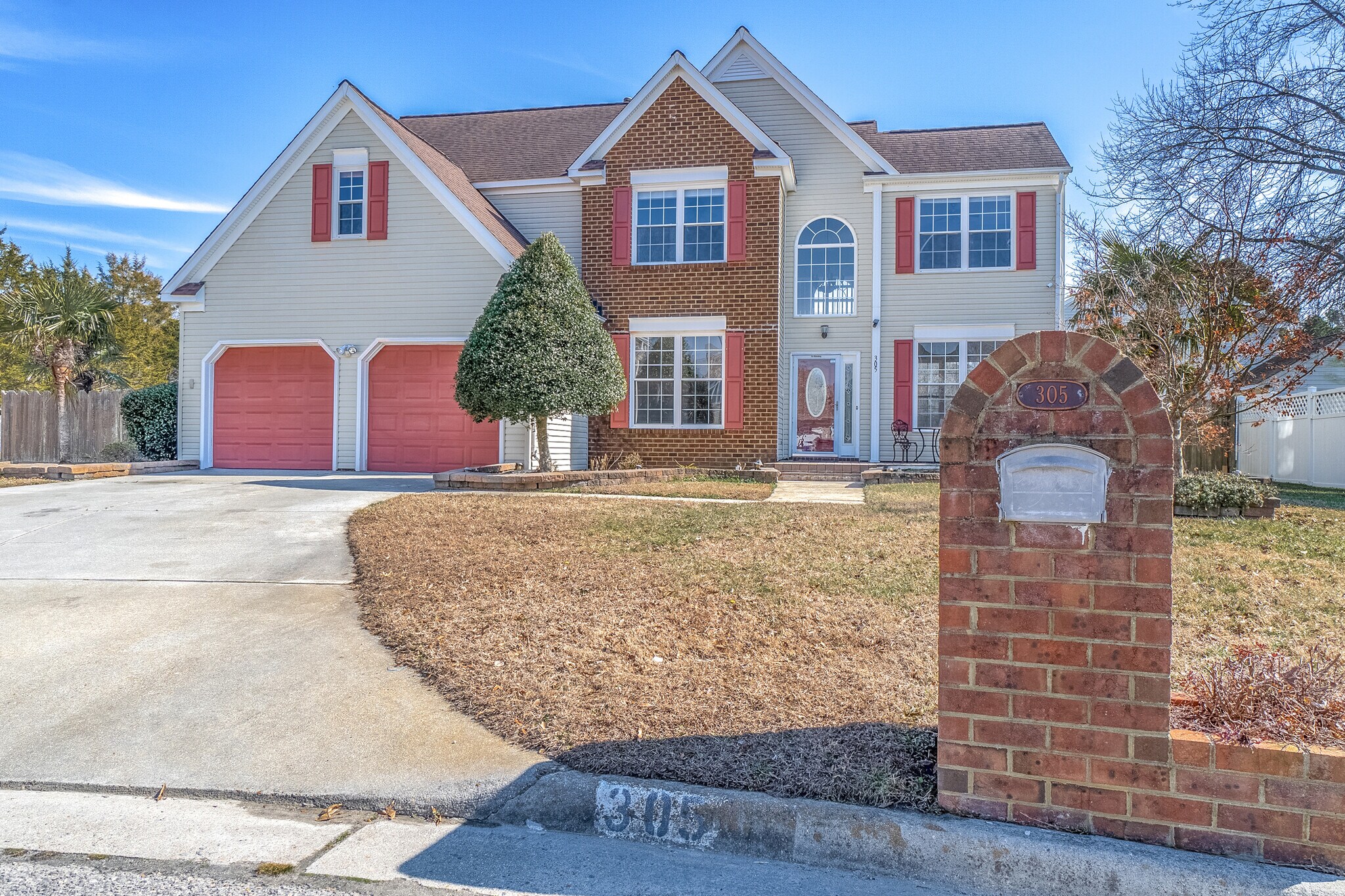 Building Photo - 305 Hidden Falls Ct
