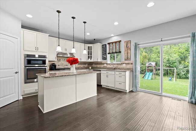 Building Photo - 49645 Hartwick Dr