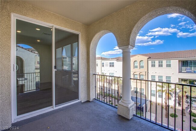 Building Photo - 2555 Hampton Rd