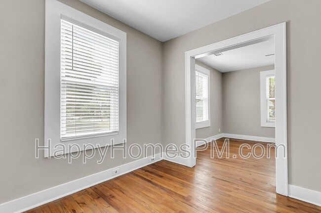 Building Photo - 2308 Aintree Ave