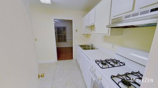 Building Photo - 2841 Tully Square