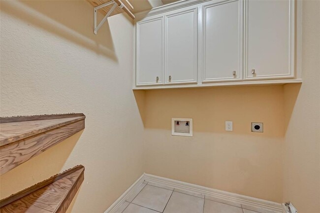 Building Photo - 3450 Pebble Beach Blvd