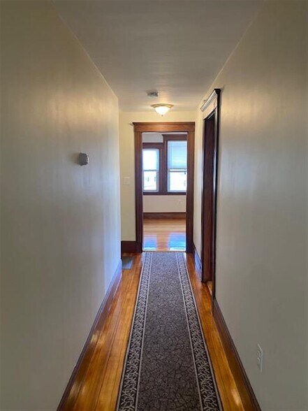 Building Photo - 136 Broadway