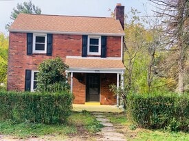 Building Photo - 1015 Willow Dr