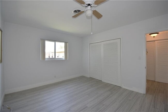 Building Photo - 1711 NE 60th St