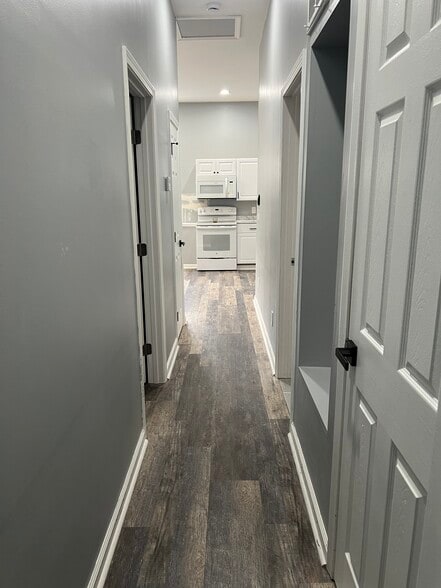 Hallway - 3360 Linda Dr