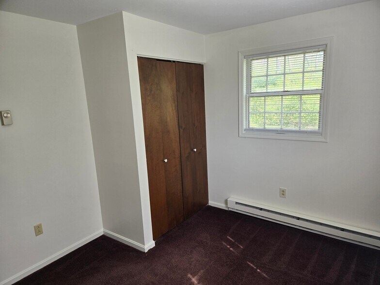 Building Photo - 1341 E Highland Ave