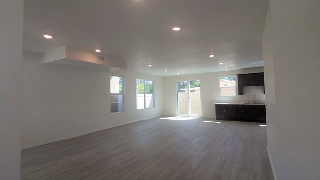 Building Photo - 15120 Logos Ct
