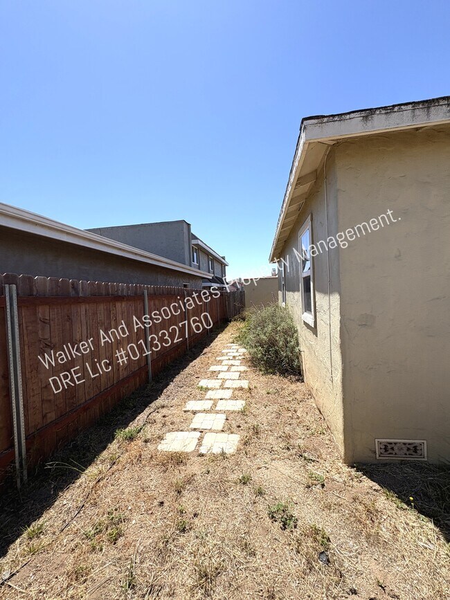 Building Photo - 130 Twitchell St