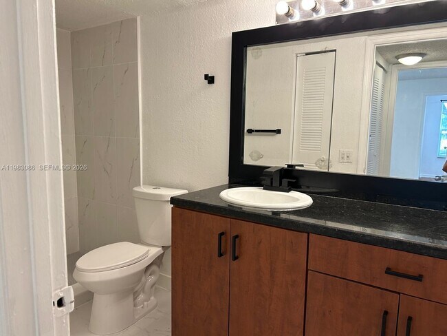 Building Photo - 12980 Vista Isles Dr