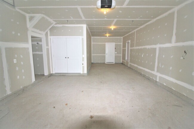 Building Photo - Elegant 3 Bedroom 2 Full 2 Half Bath Townhome in Ashburn