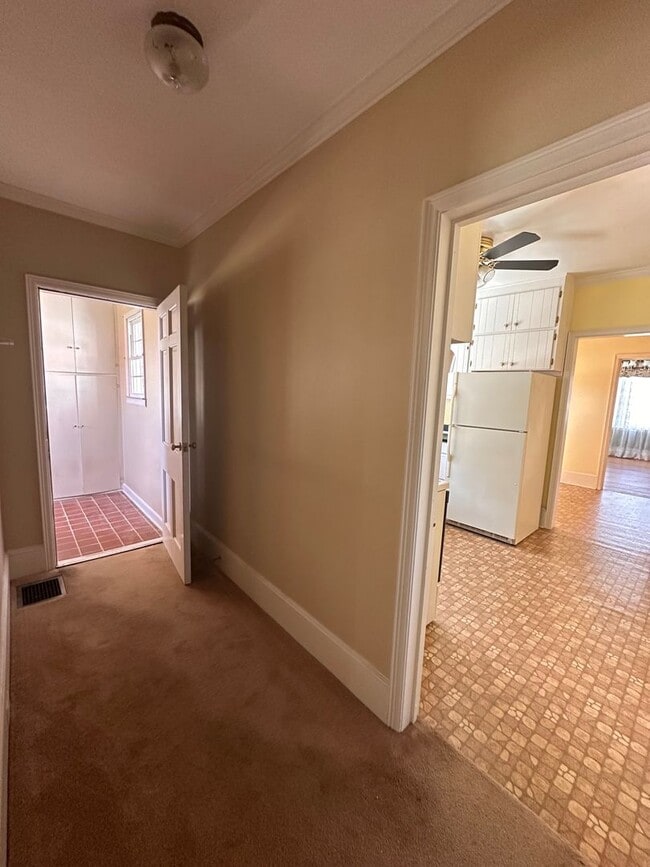 Building Photo - 3 Bed 2 Bath Brick Home with Fenced in Backyard and Additional Living Space