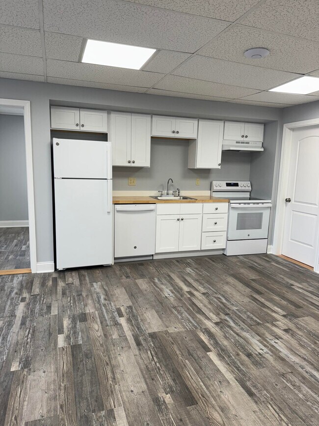 Building Photo - 211 Montowese St