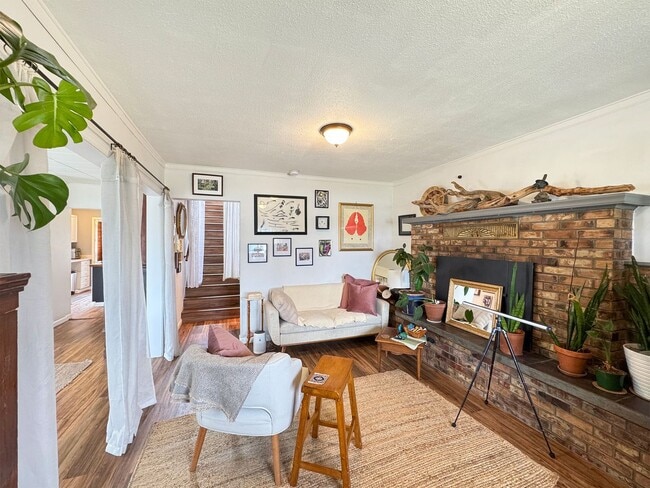 Building Photo - Charming Home for Lease