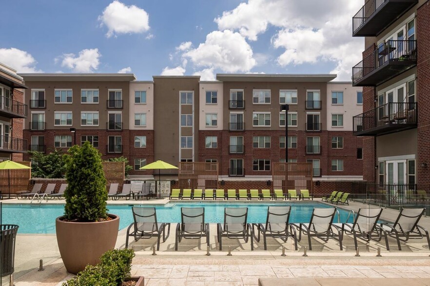 The Melrose Apartments in South Nashville resort-style pool deck - Melrose Apartments