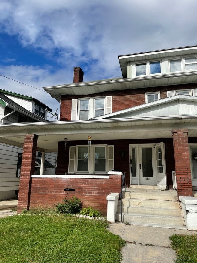Primary Photo - 933 W King St